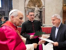 Iran’s cultural heritage min. meets Pope Leo XIV in Vatican