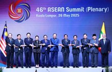 Leaders of ASEAN member countries and Timor-Leste at the plenary session of the 46th ASEAN Summit in Kuala Lumpur, Malaysia, on May 26 morning. (Photo: VNA)