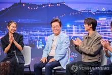 President Lee Jae Myung (C) speaks on "K-Pop: The Next Chapter," aired on English-language broadcaster Arirang TV, in this photo provided by the presidential office on Aug. 20, 2025. (PHOTO NOT FOR SALE) (Yonhap)
