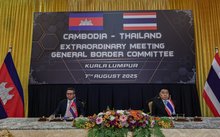 KUALA LUMPUR, Aug 7 — Cambodian Defence Minister General Tea Seiha (left) and Thailand's Acting Defence Minister General Nattaphon Narkphanit (right) during the exchange of the Memorandum of Understanding (MoU) documents between the two countries at the General Border Committee (GBC) Meeting at Wisma Perwira today.  -- fotoBERNAMA (2025) 