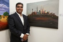 KUALA LUMPUR, 6 Jan -- Pengarah syarikat TOPCOM, Datuk Dr Mohamed Alwi Abdul Rahman, bergambar bersama karya seni yang dibelinya ketika ditemu bual Bernama selepas Majlis Penutup Fusion Art Malaysia 2025 di Capital Fine Art baru-baru ini.