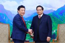 Prime Minister Pham Minh Chinh (R) and visiting Director-General of the Food and Agriculture Organisation of the United Nations (FAO) Qu Dongyu in Hanoi on February 6. (Photo: VNA)