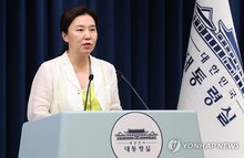 Presidential spokesperson Kang Yu-jung speaks during a press briefing at the presidential office in Seoul on July 15, 2025. (Yonhap)