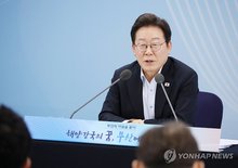 President Lee Jae Myung speaks during a town hall meeting held in the southeastern port city of Busan on July 25, 2025. (Yonhap)