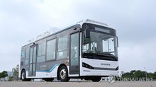 This photo provided by Hyundai Motor Group shows a hydrogen bus developed by HTWO Guangzhou, Hyundai's Chinese hydrogen fuel-cell subsidiary, in partnership with China's Kaiwo Group. (PHOTO NOT FOR SALE) (Yonhap)