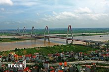 Nhat Tan Bridge - Vietnam's biggest cable suspension bridge spanning the Red River - a gift from the Japanese people on the occasion of the 60th anniversary of the liberation of the capital (October 10, 1954 - 2014). (Photo: VNA)