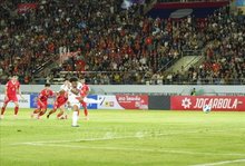 Xuan Son scores the first goal for Vietnam from a penalty in the 68th minute. (Photo: VNA)