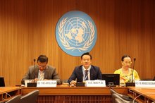 Ambassador Mai Phan Dung (middle), Permanent Representative of Vietnam to the UN, WTO, and other international organisations in Geneva, speaks at a discussion as part of the 57th regular session of the United Nations Human Rights Council (Photo: VNA)
