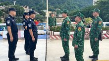 Vietnamese and Chinese border officers at the border demarcation line of the Lao Cai - Hekou international border gate on August 25-26, 2025. (Illustrative image. Source: nhandan.vn)