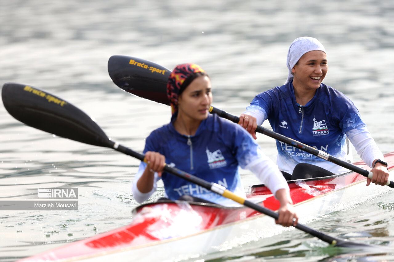 Iran’s women canoeing championships