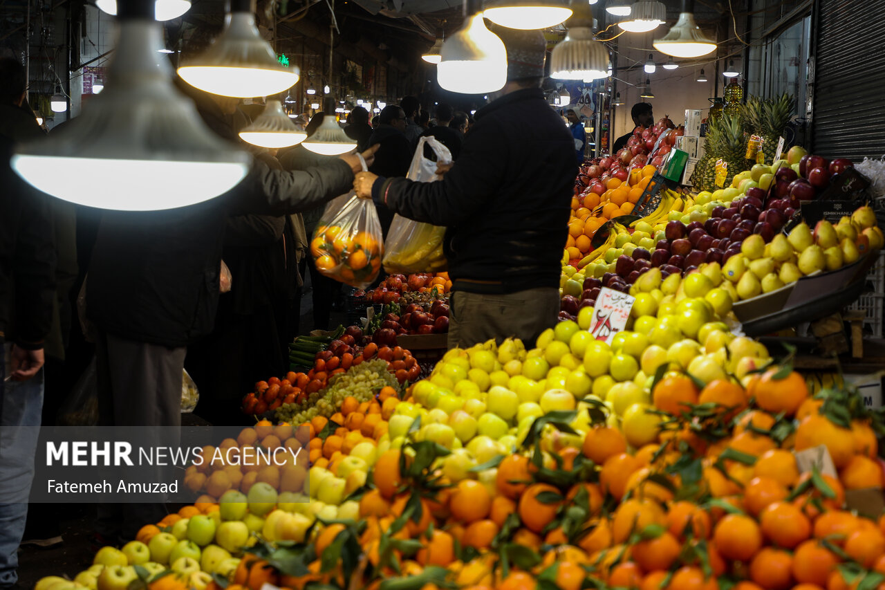 Sanandaj Bazaar on eve of “Yalda Night”