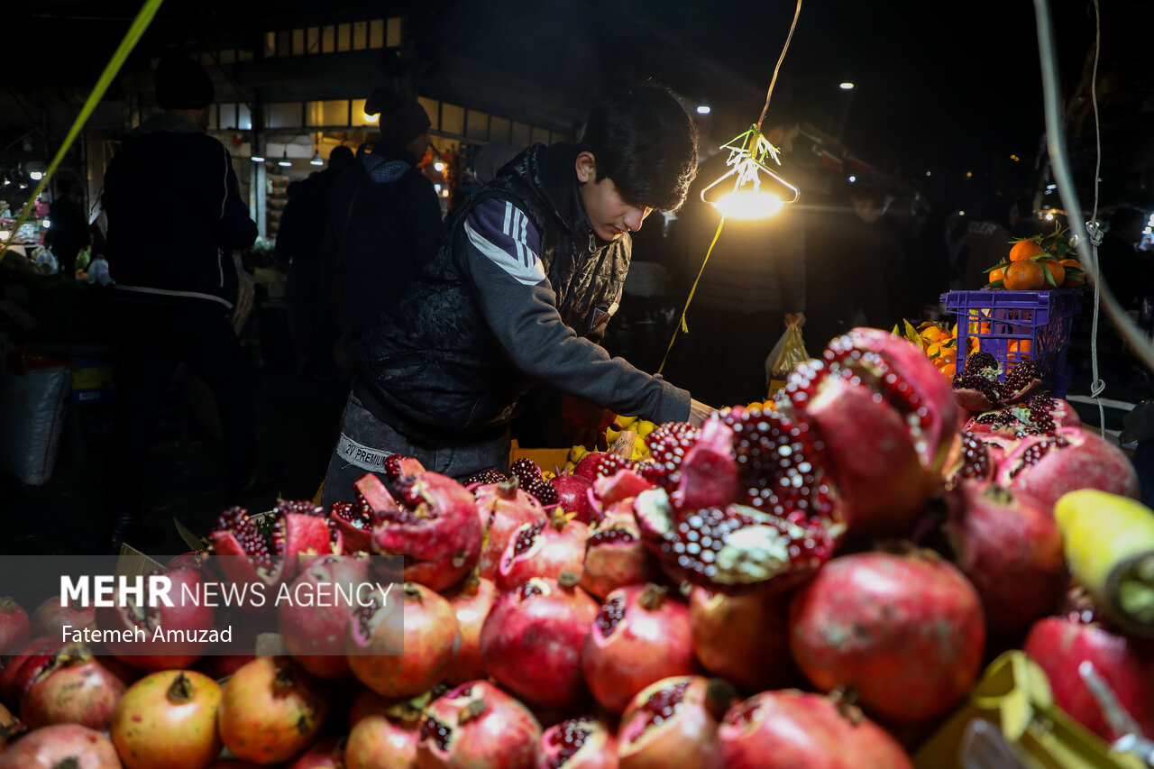 Sanandaj Bazaar on eve of “Yalda Night”