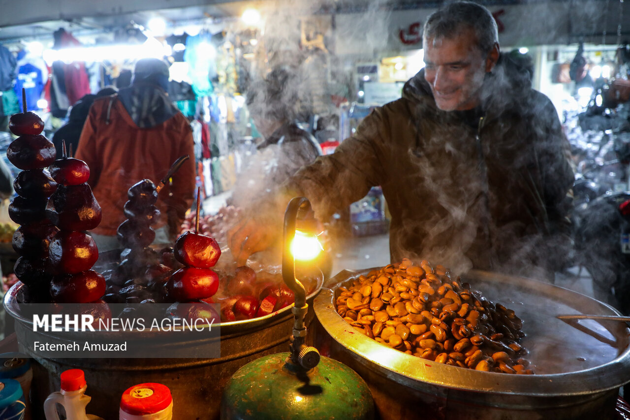 Sanandaj Bazaar on eve of “Yalda Night”