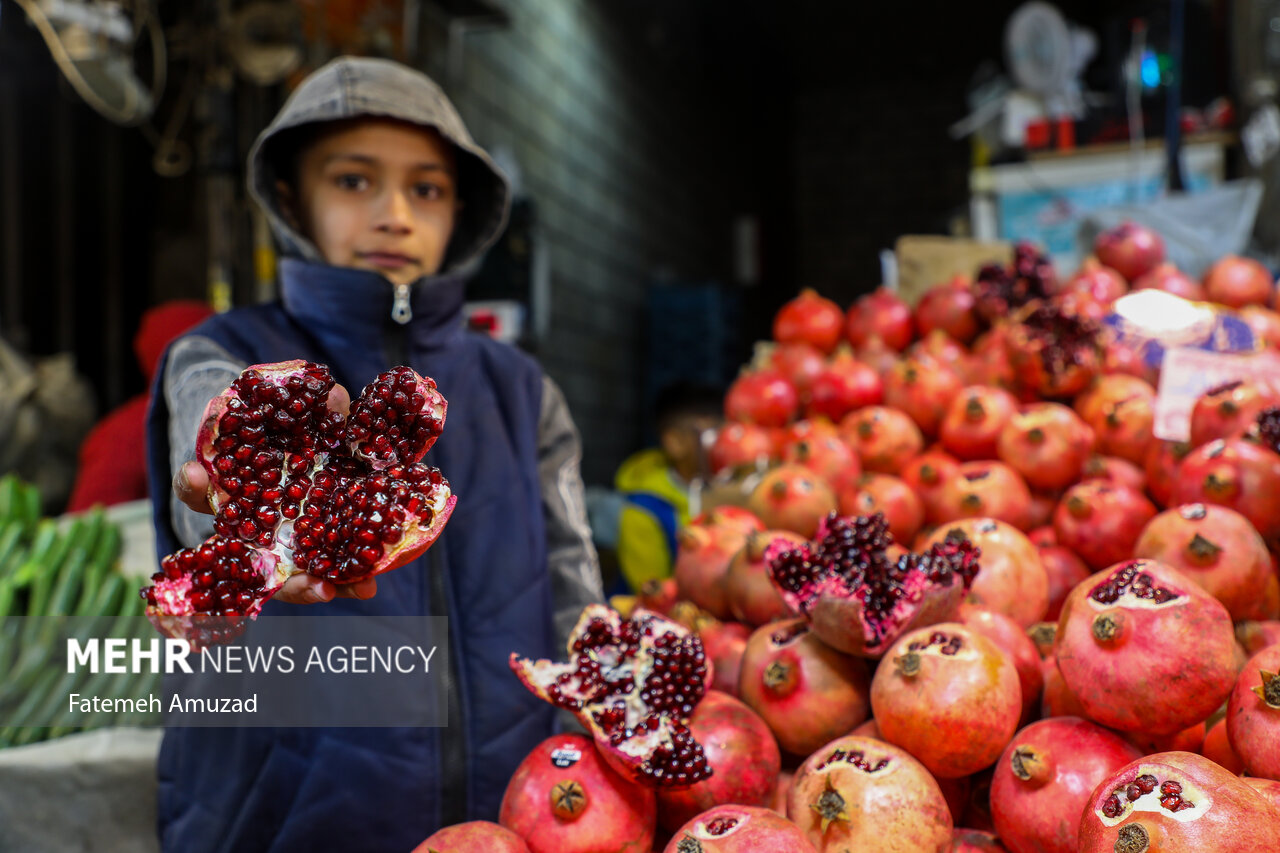 Sanandaj Bazaar on eve of “Yalda Night”