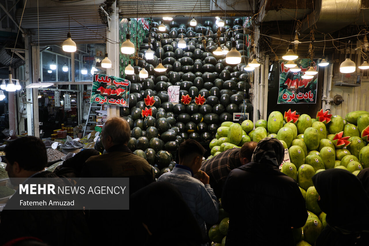 Sanandaj Bazaar on eve of “Yalda Night”