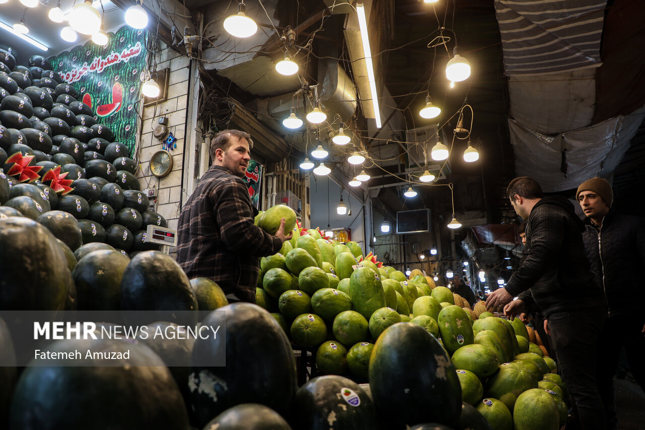 Sanandaj Bazaar on eve of “Yalda Night”