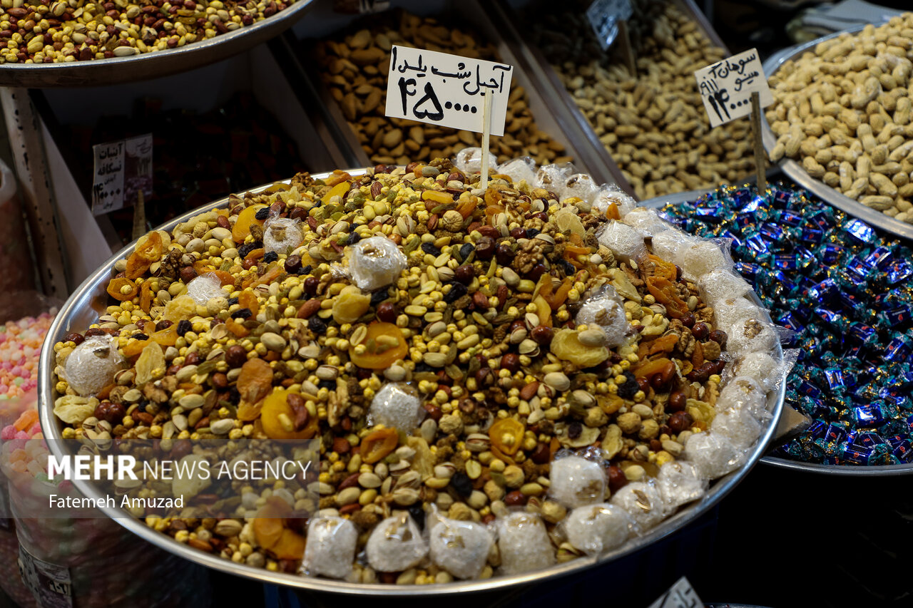 Sanandaj Bazaar on eve of “Yalda Night”