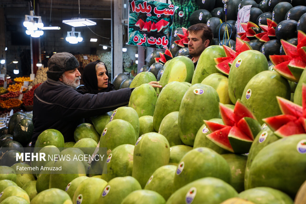 Sanandaj Bazaar on eve of “Yalda Night”