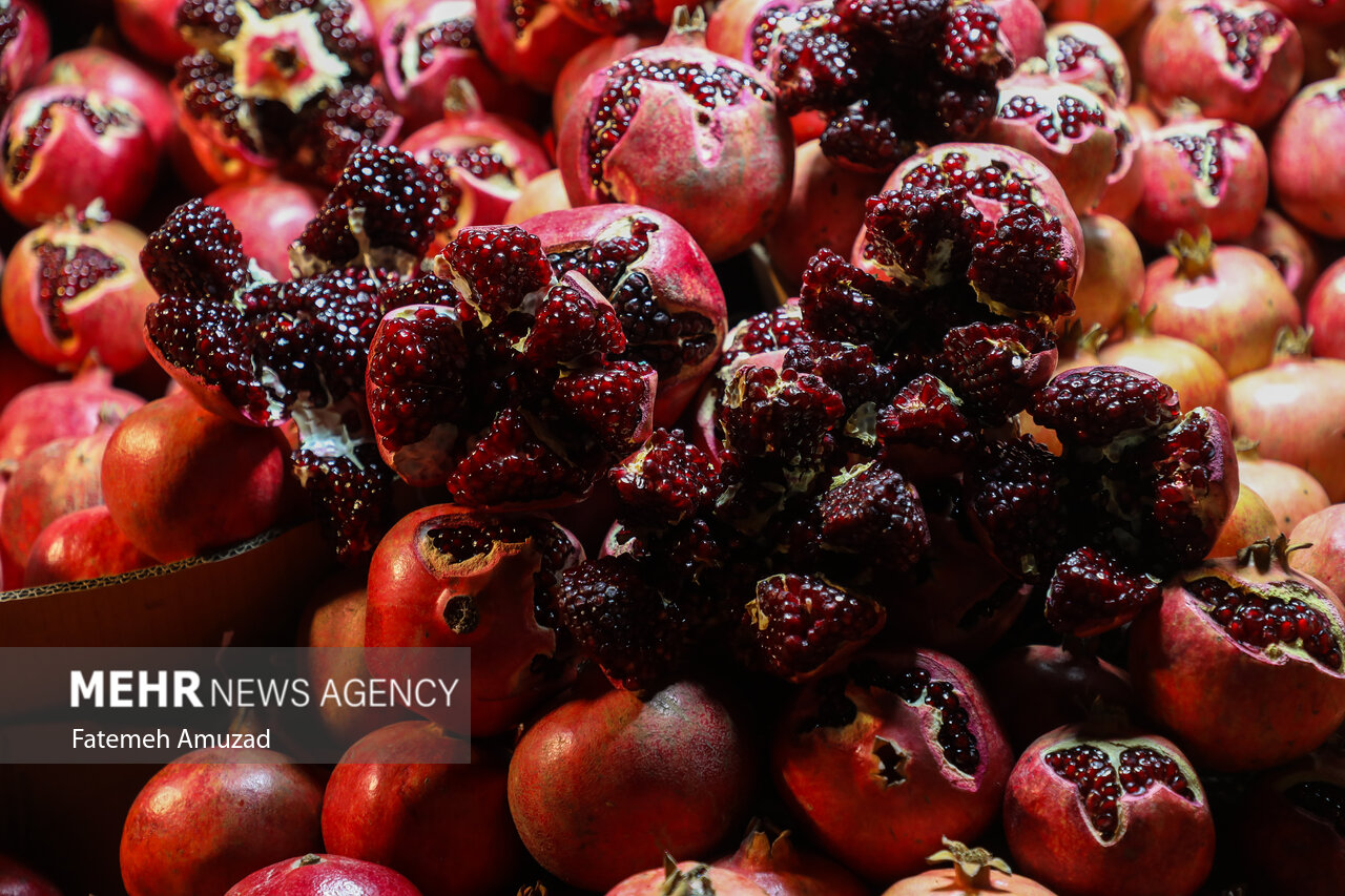 Sanandaj Bazaar on eve of “Yalda Night”