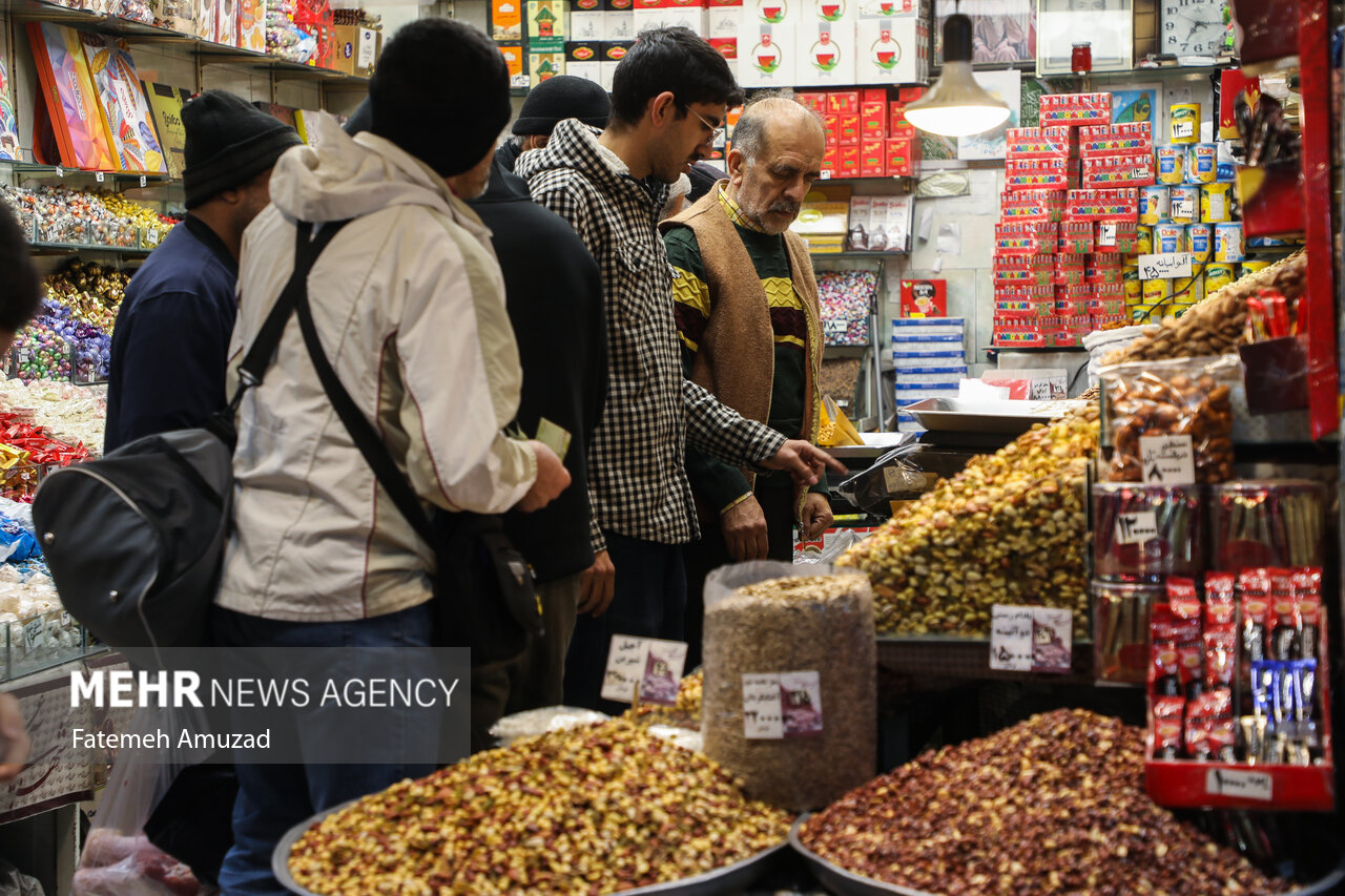 Sanandaj Bazaar on eve of “Yalda Night”