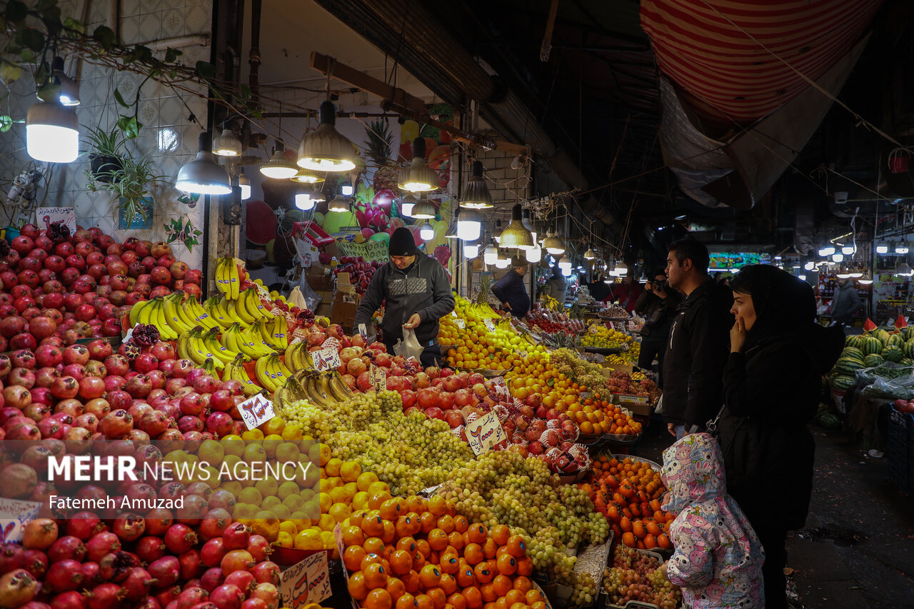 Sanandaj Bazaar on eve of “Yalda Night”