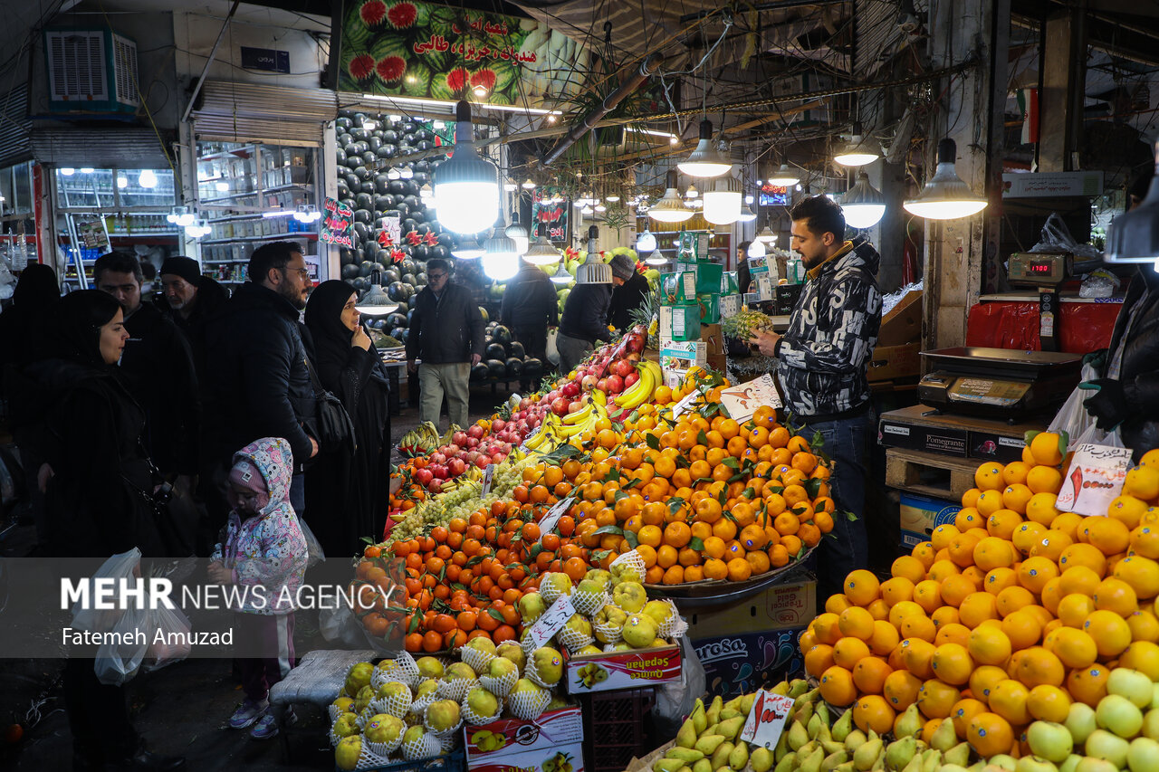 Sanandaj Bazaar on eve of “Yalda Night”