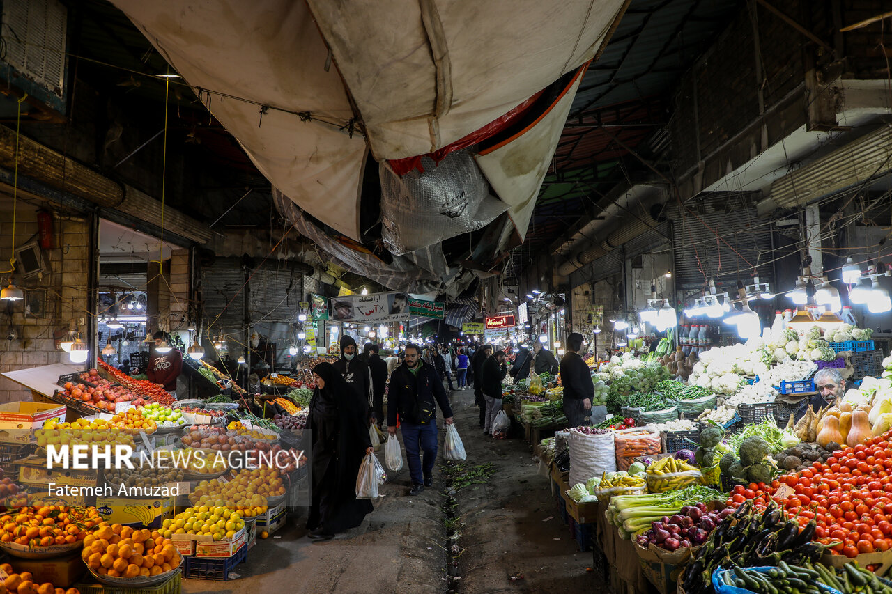 Sanandaj Bazaar on eve of “Yalda Night”