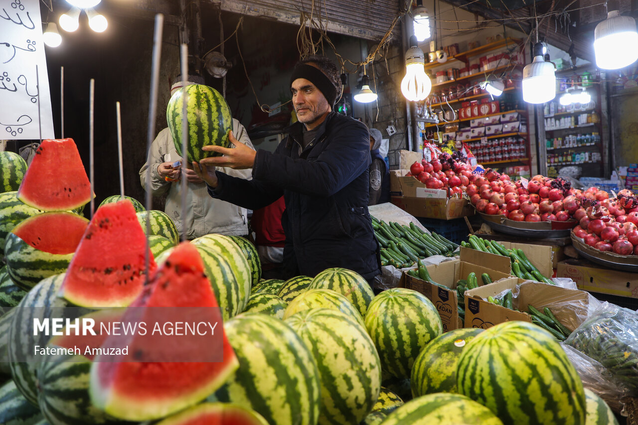 Sanandaj Bazaar on eve of “Yalda Night”