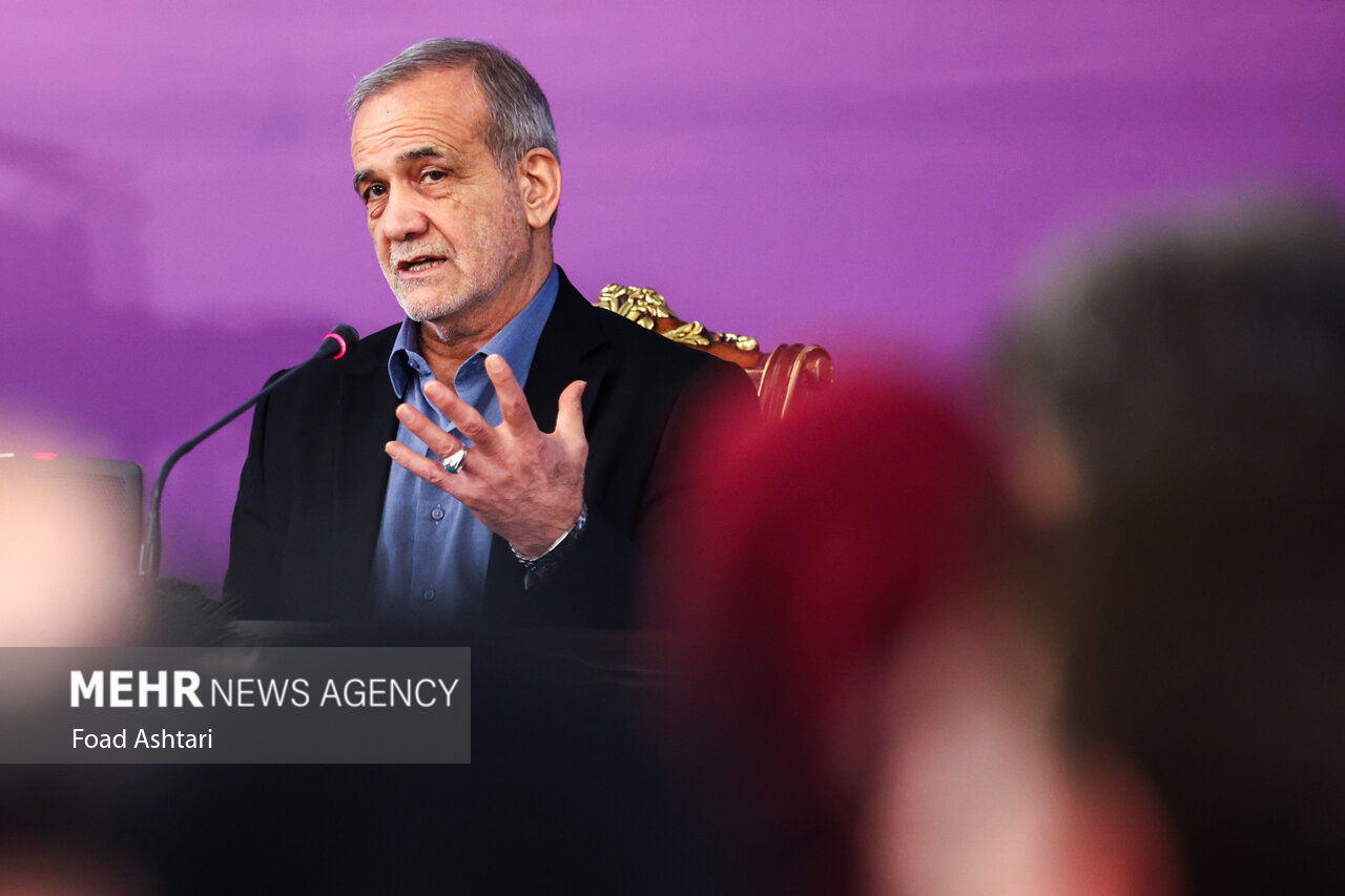 Pezeshkian meeting with Christians of Iran, religious leaders