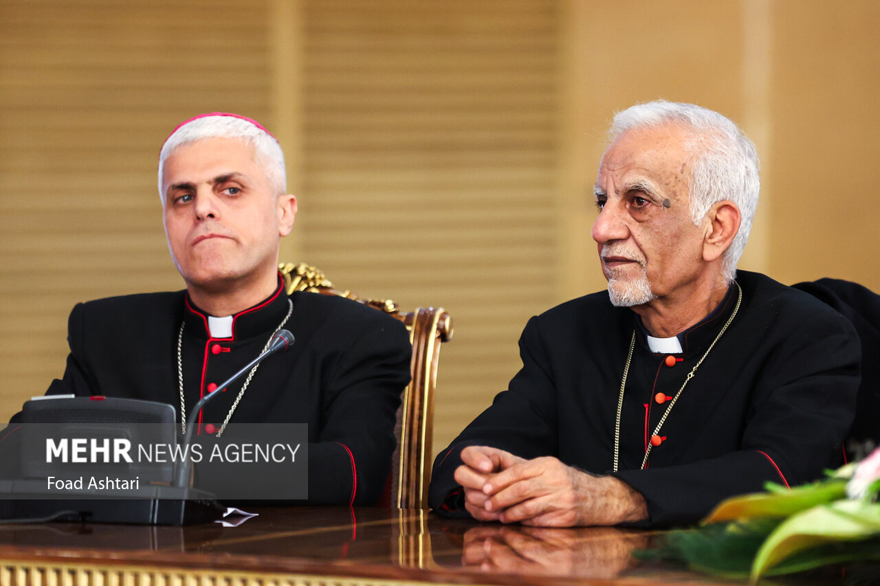 Pezeshkian meeting with Christians of Iran, religious leaders