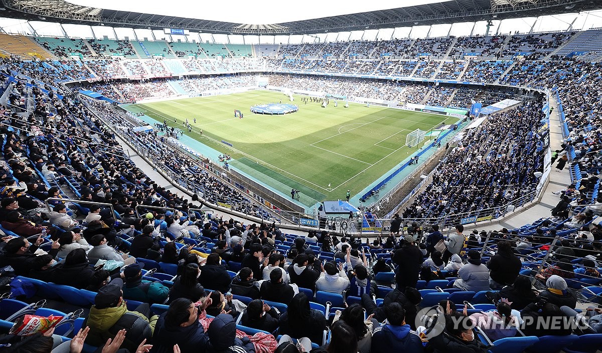 New season of football league kicks off