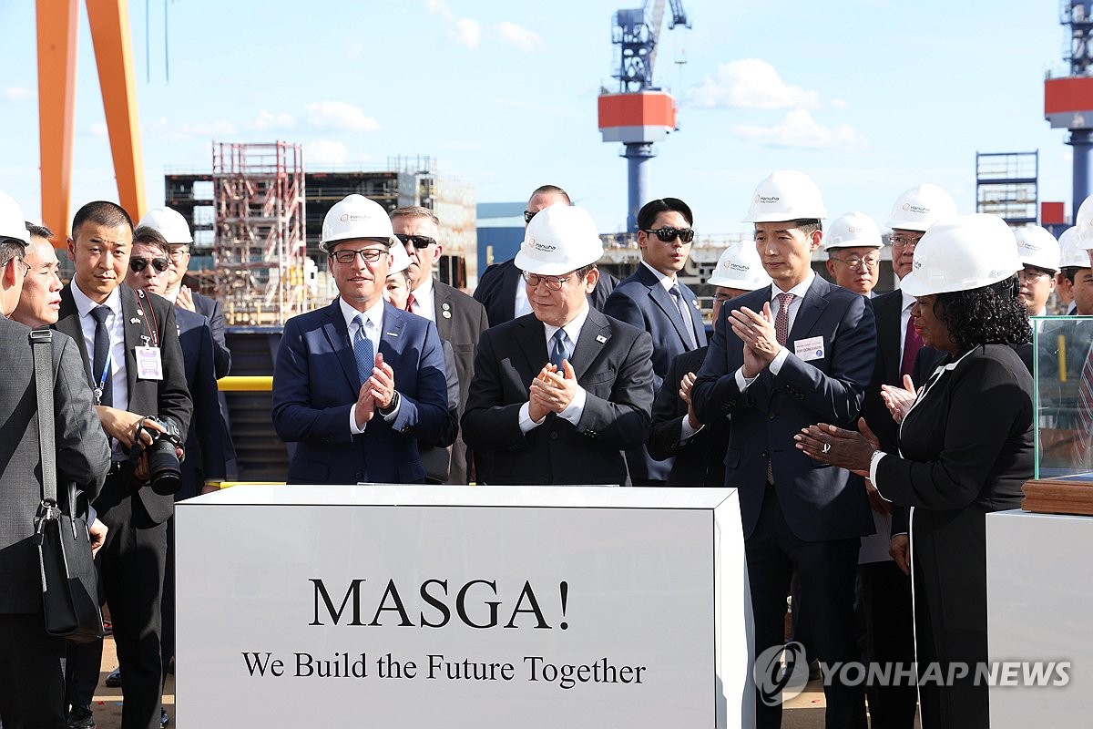 Lee visits S. Korean shipyard in Philadelphia
