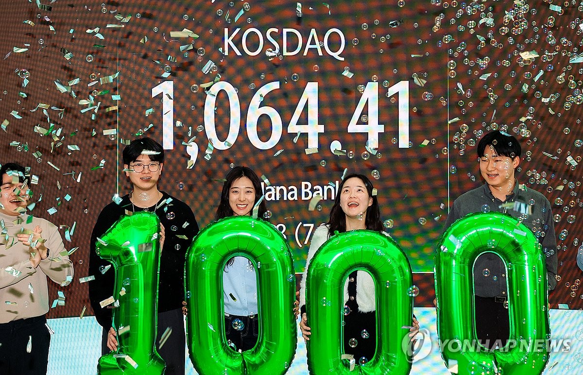 KOSDAQ rises over 1,000 mark