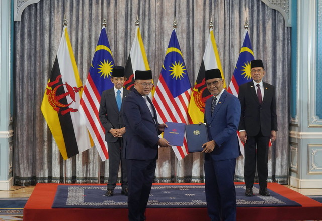  Prime Minister  Anwar Ibrahim and the Sultan of Brunei, Sultan Hassanal Bolkiah witnessed on Wednesday the exchange of a Memorandum of Understanding (MoU) on health cooperation between the two countries.