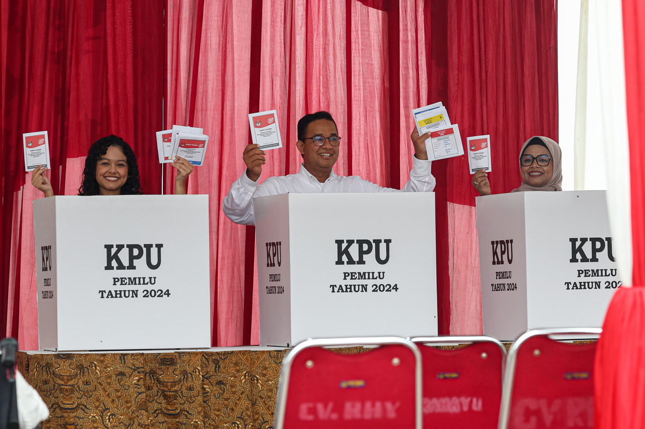 JAKARTA, Feb14  -- Presidential candidate number one Anies Baswedan and wife Fery Farhati Ganis voted at polling place (TPS) 060 Lebak Bulus, South Jakarta in the 2024 General Wednesday.