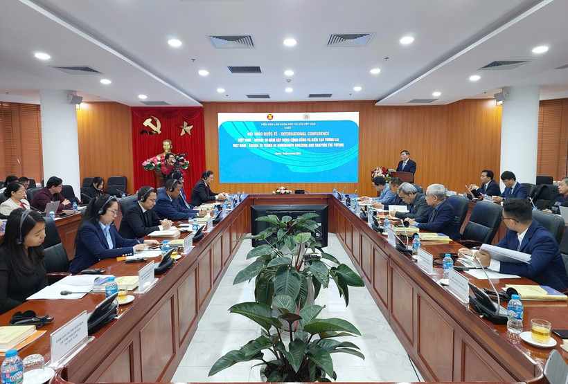 At the seminar on Vietnam's three-decade contributions to building and shaping ASEAN (Photo: VNA)