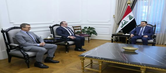 PM, Mohammed Shia Al-Sudani (right), the U.S. Chargé d’Affaires to Iraq, Joshua Harris (left)