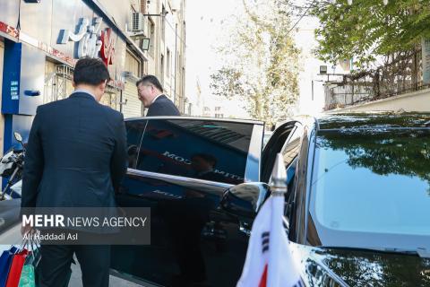 South Korea Ambassador visits Mehr News Agency, Tehran Times