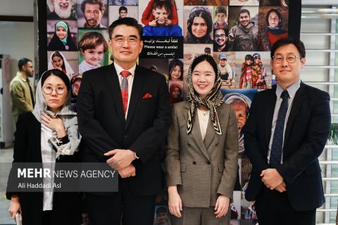 South Korea Ambassador visits Mehr News Agency, Tehran Times
