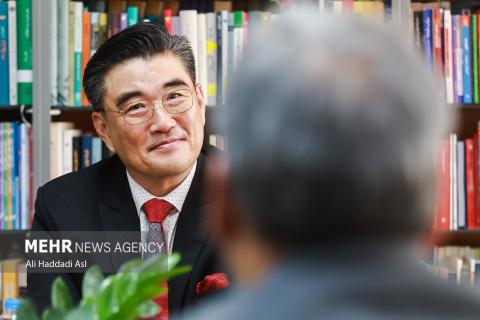 South Korea Ambassador visits Mehr News Agency, Tehran Times
