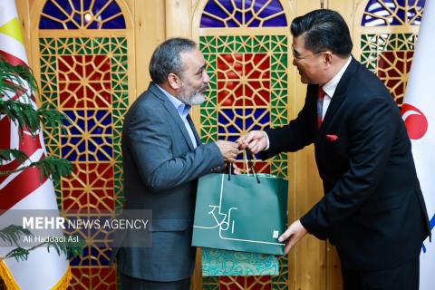 South Korea Ambassador visits Mehr News Agency, Tehran Times