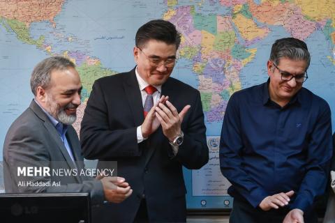 South Korea Ambassador visits Mehr News Agency, Tehran Times