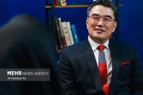 South Korea Ambassador visits Mehr News Agency, Tehran Times