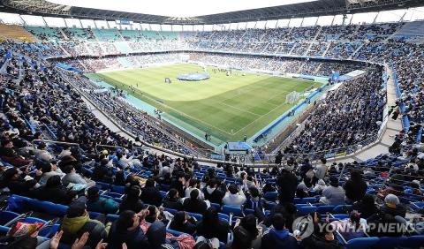 New season of football league kicks off