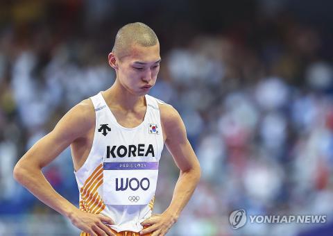 Woo reacts to failed attempt in men's high jump final