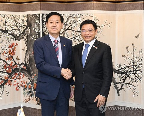 Finance chiefs of S. Korea, Vietnam hold meeting