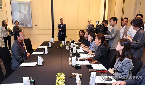 Korean American senator in Seoul