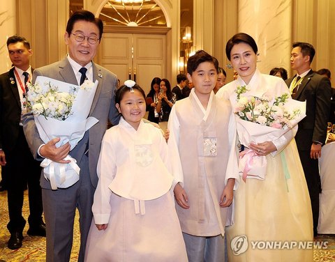 Lee meets Korean residents in Malaysia