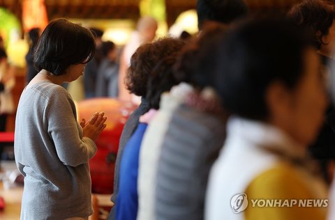 Prayers ahead of annual college entrance exam