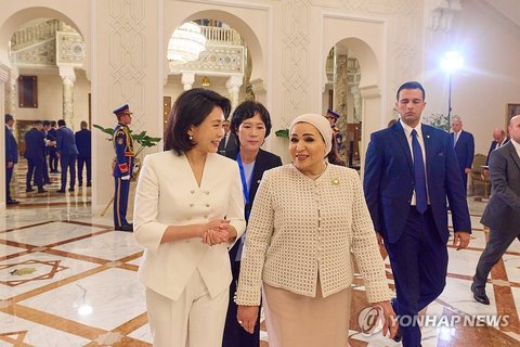 First ladies of S. Korea, Egypt meet
